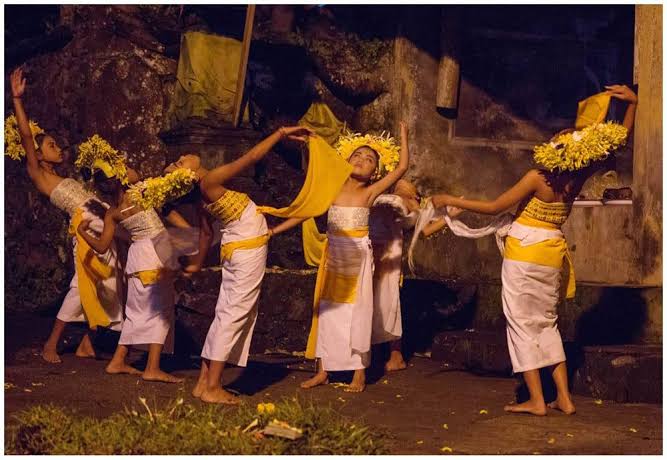 Menolak Bala dan Ritual Sakral: Tarian Sanghyang Dedari di Desa Adat Geriana Kauh