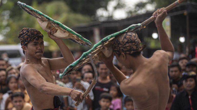 Tradisi Gebug Ende: Ritual Pemanggilan Hujan dan Permainan Rakyat di Desa Seraya