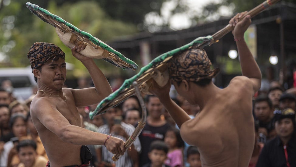 Tradisi Gebug Ende: Ritual Pemanggilan Hujan dan Permainan Rakyat di Desa Seraya