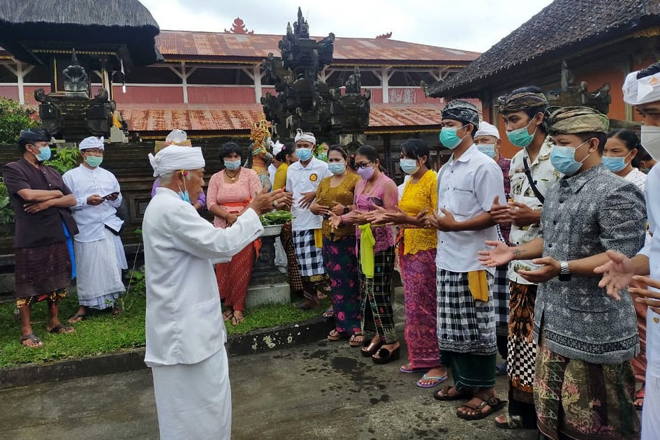 Tradisi Pesamsaman: Prosesi Penyucian Setelah Perceraian di Desa Adat Kubu