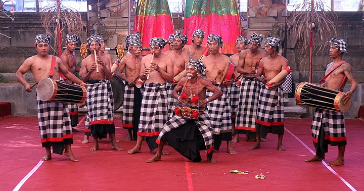 Tradisi Tektekan: Suatu Warisan Budaya yang Mengagumkan di Desa Kerambitan