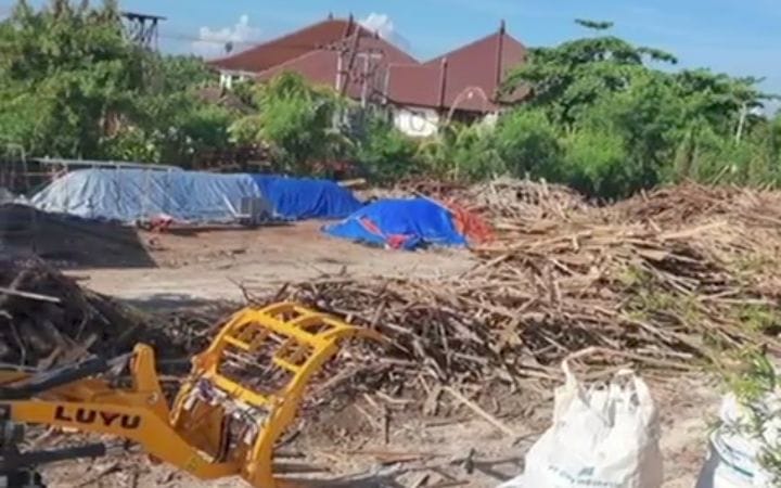 Warga Pering Protes Keras terhadap Pabrik Pengolahan Kayu Limbah di Tengah Pemukiman